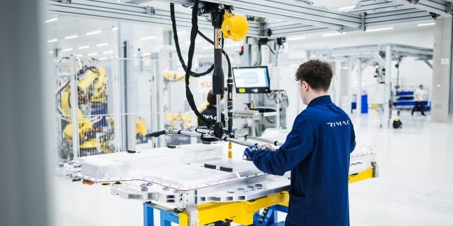 ����� BMW i7 ������ ������ �� Rimac