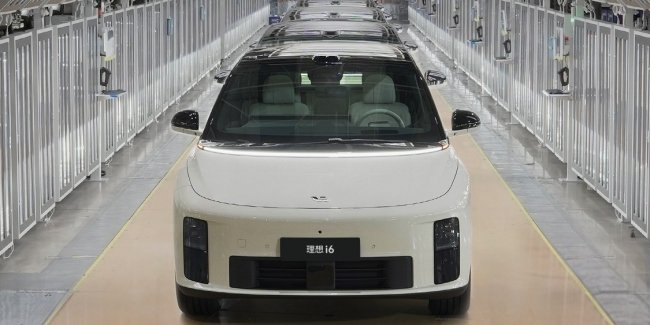 �������� ��� ����� 100 000 ��������� Li Auto i6