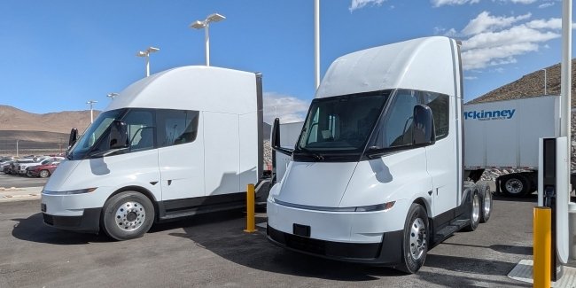 Tesla ��������� ������ ����������� ��������� Semi