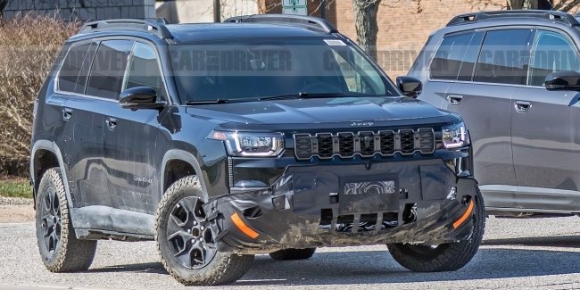 ����� Jeep Cherokee Trailhawk ������� �� ��� �����������