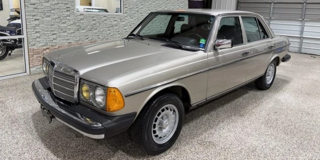 �������� ���������� Mercedes-Benz W123 � ������ �����