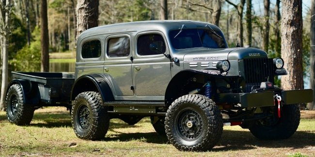 ������ ��������� ������������ Dodge WC-53 Carryall ����������� �� 700-�������� �������