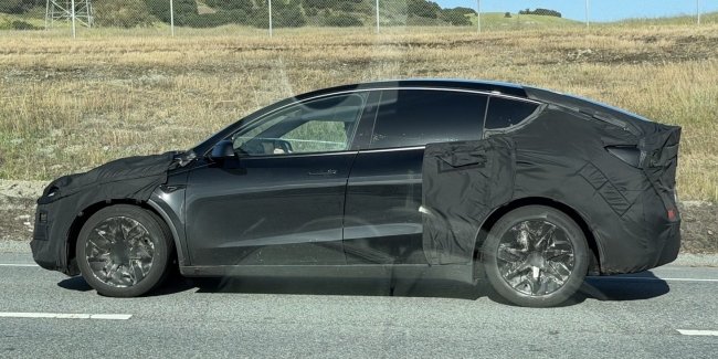 ���� Tesla Model YL ������� � ���