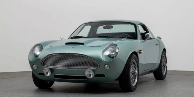 Mazda Miata ����������� � �������� Aston Martin