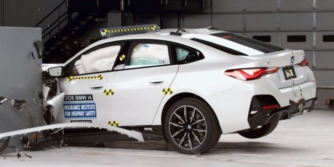 BMW i4 ����� ������� ���� � ����-������ IIHS