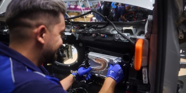 BMW ������� ����� iX3 ����� �������� �� ����������