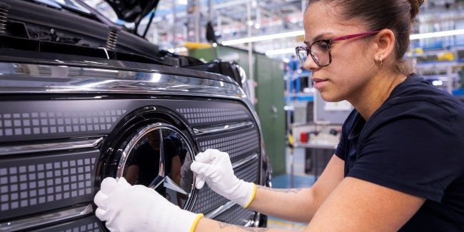 Mercedes-Benz ������� ������� �� ������ ������������ ز
