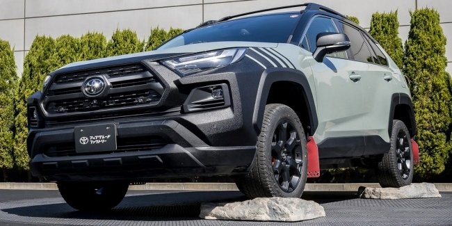 Toyota ��������� ����� ������������� ������� ��� �������� RAV4