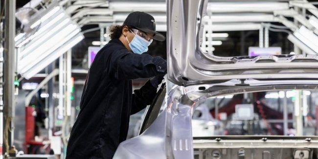 Tesla ������ ������ ����������� ������������ � �����