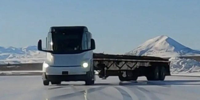 Tesla Semi ���������������� �������� ����� �� �����