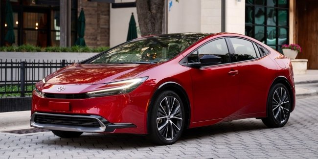 Toyota ����������� �������� Prius �� Prius PHEV 2027 ���������� ����