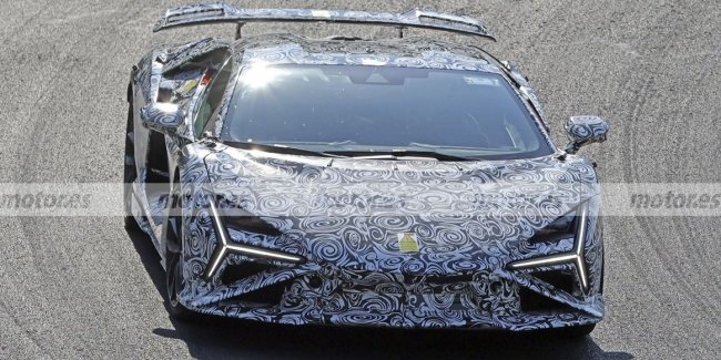 ����� Lamborghini Revuelto SV ������� �� ������