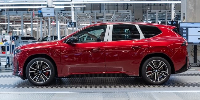 ����� BMW Group � ��������� �������� 50-�������� BMW iX3