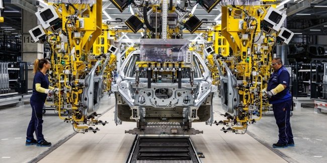 BMW ���� �������������� ������ � ������ ���������� 8 000 ������� ����