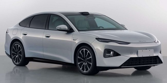 ����� BYD Seal 07 ������� � ������� � �������� �����