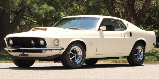 ���������� ���������: ������ 57-����� Ford Mustang ������� �� ����� Rolls-Royce
