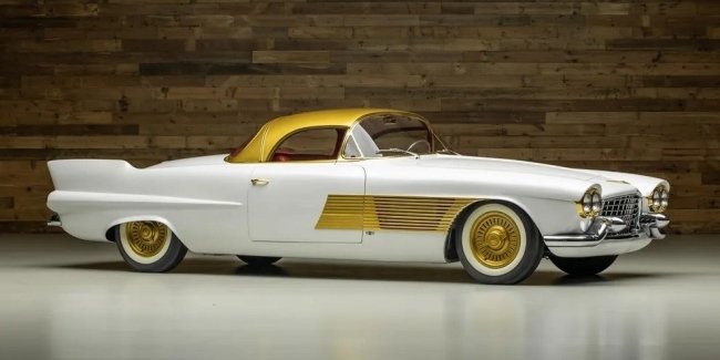 Cadillac Elegante �� ������� ����������� ��������� �� �������