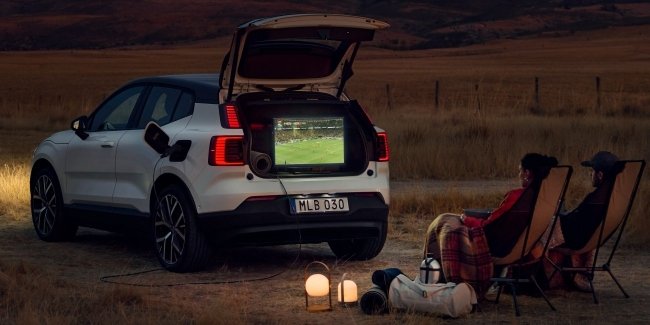 Volvo ���������� EX30 �� �������� ���������