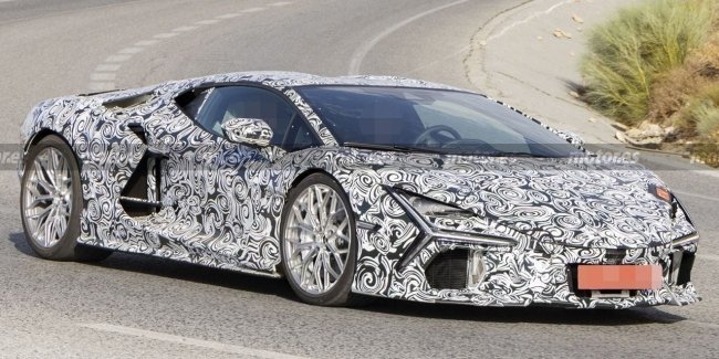 Lamborghini ������ �� ������� ������������ Revuelto Spyder