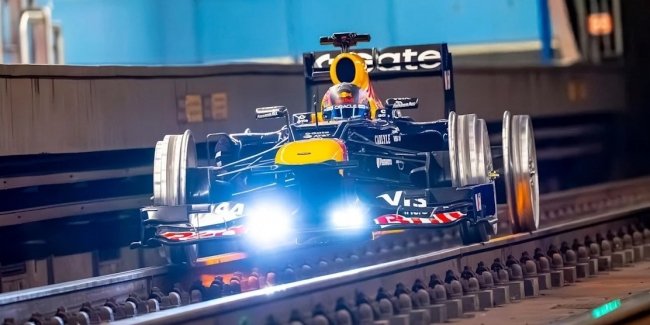 ���� Red Bull Racing RB8 ��������� � ��������� ������ ����������� �����