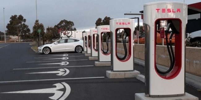 Tesla ���� �������� ���������� ������� ������� Supercharger ��� ��������
