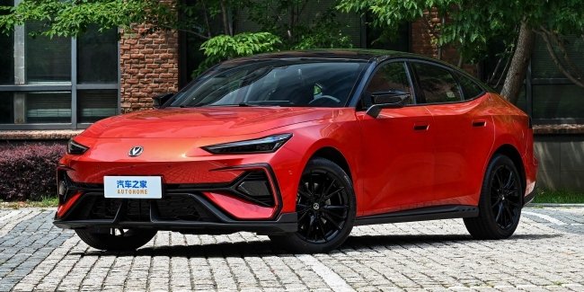 � ���� �������� Changan Uni-V Blue Whale Hybrid