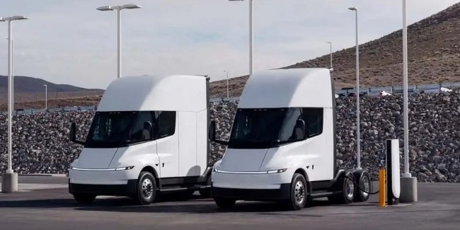 Tesla �������� ������ ����������� � �����