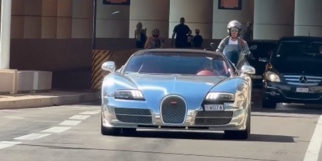 �������� ������ ���� ��������� ������������ Bugatti Veyron � �����