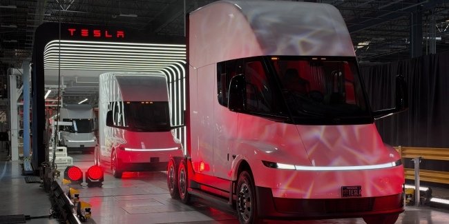 ������������ ����� ������ ������ Tesla Semi