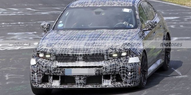 ����� BMW M5 ������� �� �����������