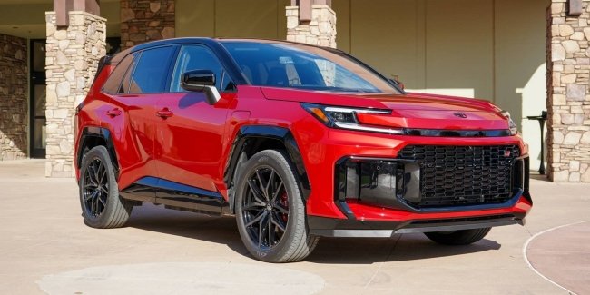 ��� Toyota RAV4 PHEV ���������� ����� ���������� �������� ������������