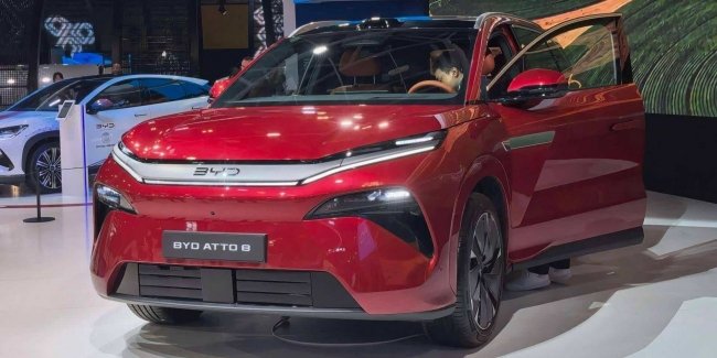 BYD ����������� ��������� ����������� ������������ Atto 8