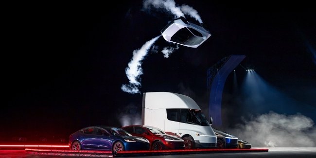 Tesla ���������������� Roadster �� ��������� �������������� �� SpaceX