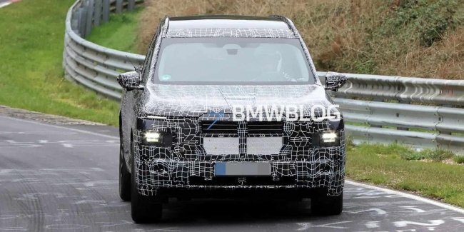 ����������� �������� BMW iX7 ������� �� �������������