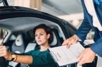 Как женщины выбирают автомобиль при покупке