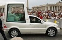Автомобиль Папы Римского сбил женщину