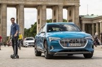 Audi   e-tron:    