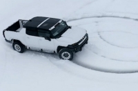 Видео: электрический Hummer крутит «пончики» на снегу