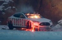 Недовольный фин подорвал Tesla Model S с манекеном Илона Маска (видео)
