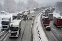 Киев ограничит въезд грузовиков из-за непогоды