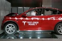 Tesla Model Y:   !