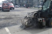 У Києві та області ремонтують дороги попри війну