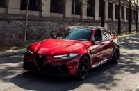 Рідкісну Alfa Romeo Giulia GTAm продають за ціною BMW M8