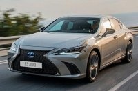 Японська компанія Lexus представила покращений седан ES