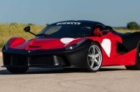 На торги виставили тестові мули Ferrari LaFerrari