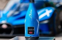 Bugatti випустила шампанське на честь гіперкара Bolide
