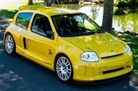 Гоночний Renault Clio з V6 на борту продали за рекордні $75 000