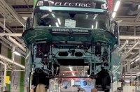Volvo Trucks розпочинає серійне виробництво електровантажівок вагою 44 тонни