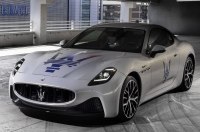 Найновіший спорткар Maserati показали на офіційних фото