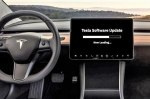 Tesla відкличе понад 1 млн авто через проблеми з вікнами